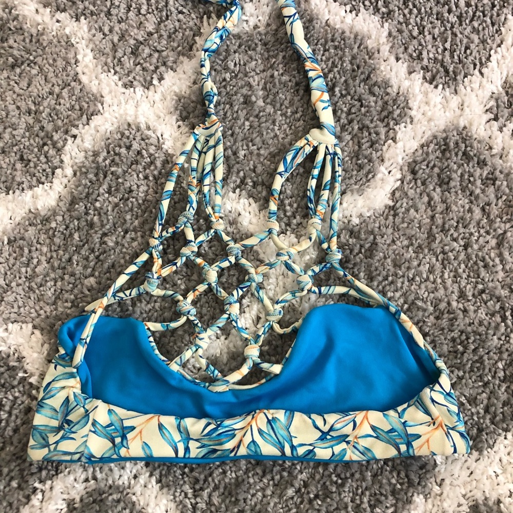San Lorenzo caged neckline top